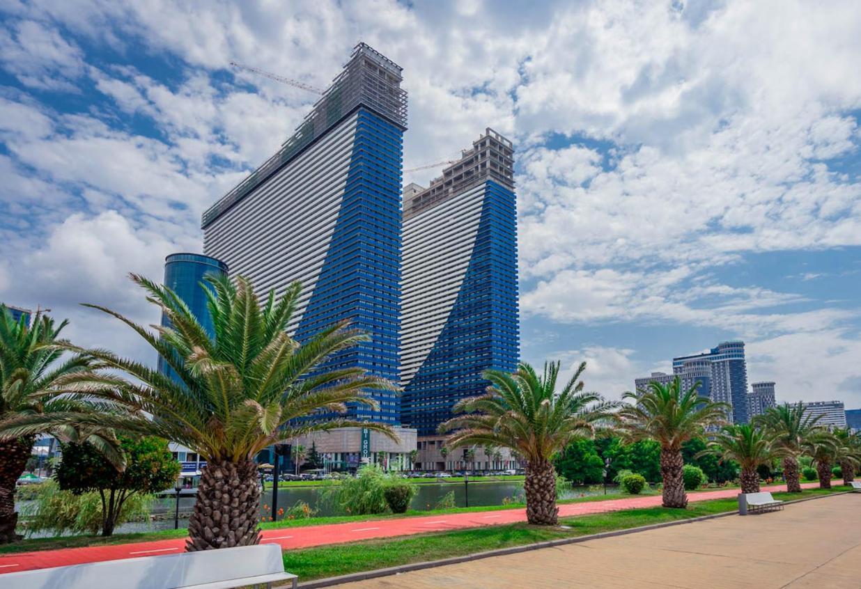 Aparthotel Hellobatumi Zewnętrze zdjęcie